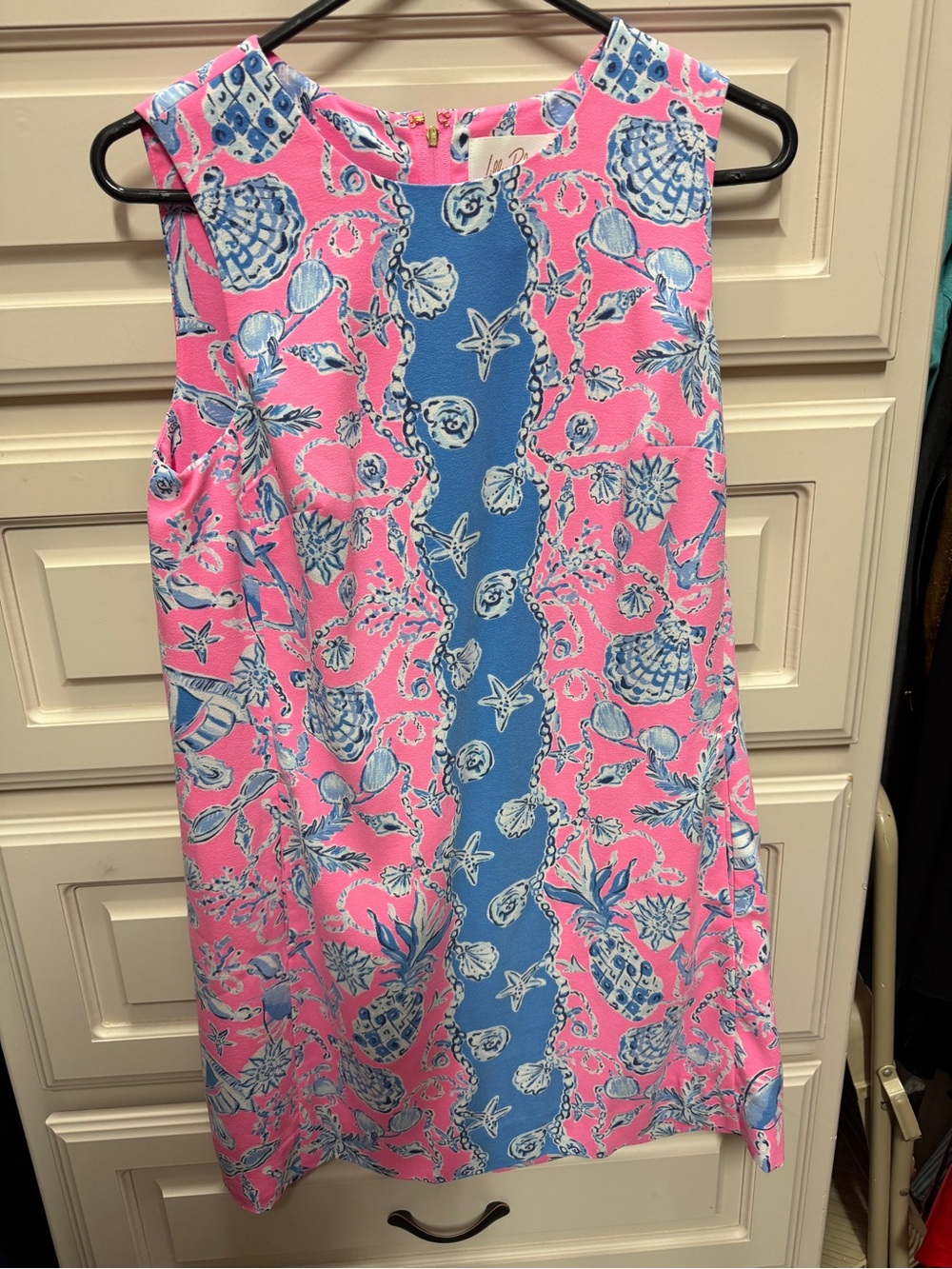 Lilly Pulitzer printed sleeveless short Dress. Size 2 with pockets
